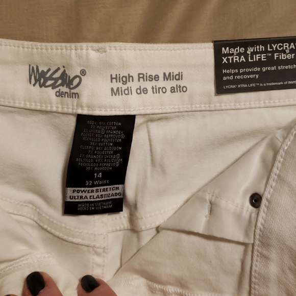 Shorts - Picture 2 of 3